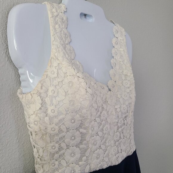 B. Darlin women's white and navy sleeveless laced dress size 0 - Picture 4 of 16